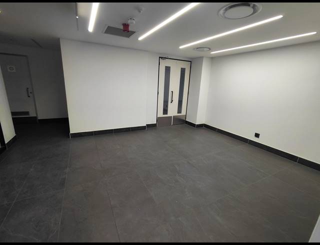 2,590M² OFFICE TO LET IN BRYANSTON